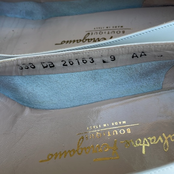 Salvatore Ferragamo Bow Low Heel Shoes.
Size 9 AA - Picture 8 of 9